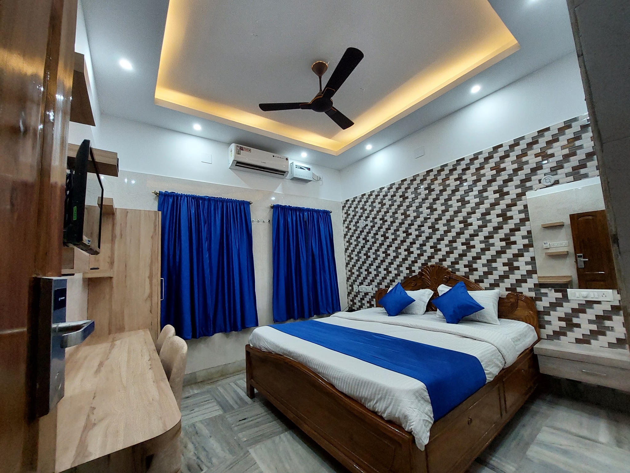 Comfortable room at Shri Sringeri Shankar Mutt in Tirumala